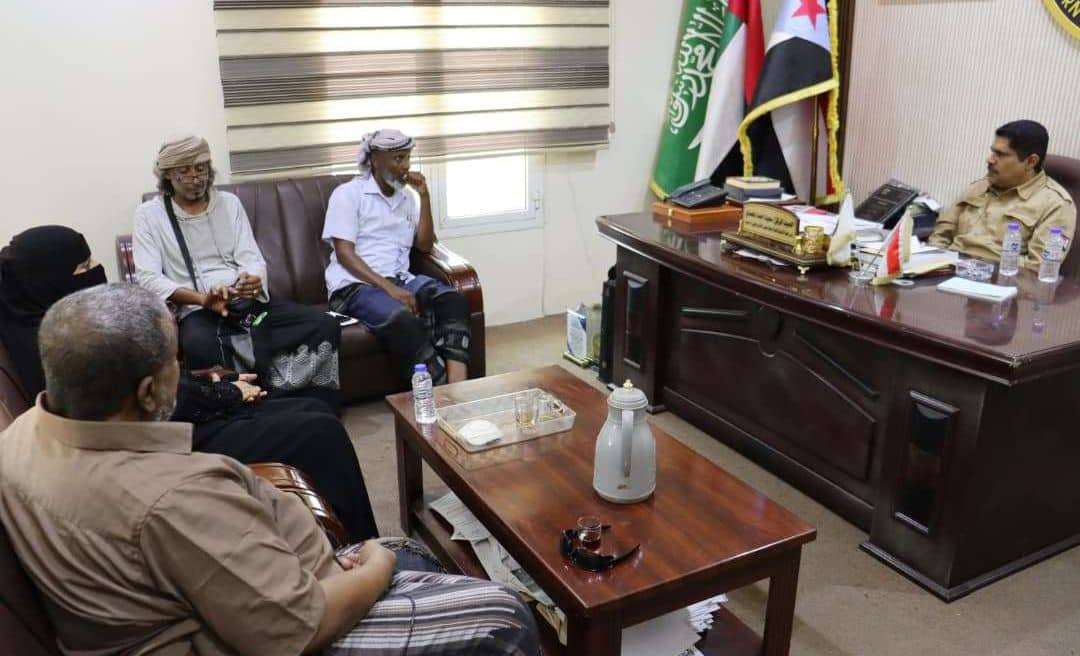 العميد المحمدي يلتقي نقابة المعلمين والتربويين الجنوبيين بساحل حضرموت