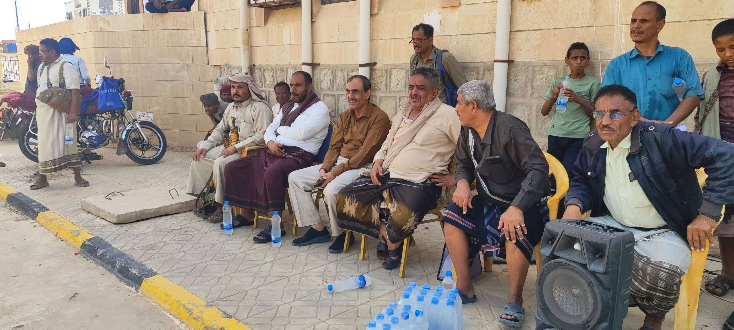 هشلة يطلع على بروفات الفرقة الشعبية استعداداً لحفل تدشين مشروع الطاقة الشمسية