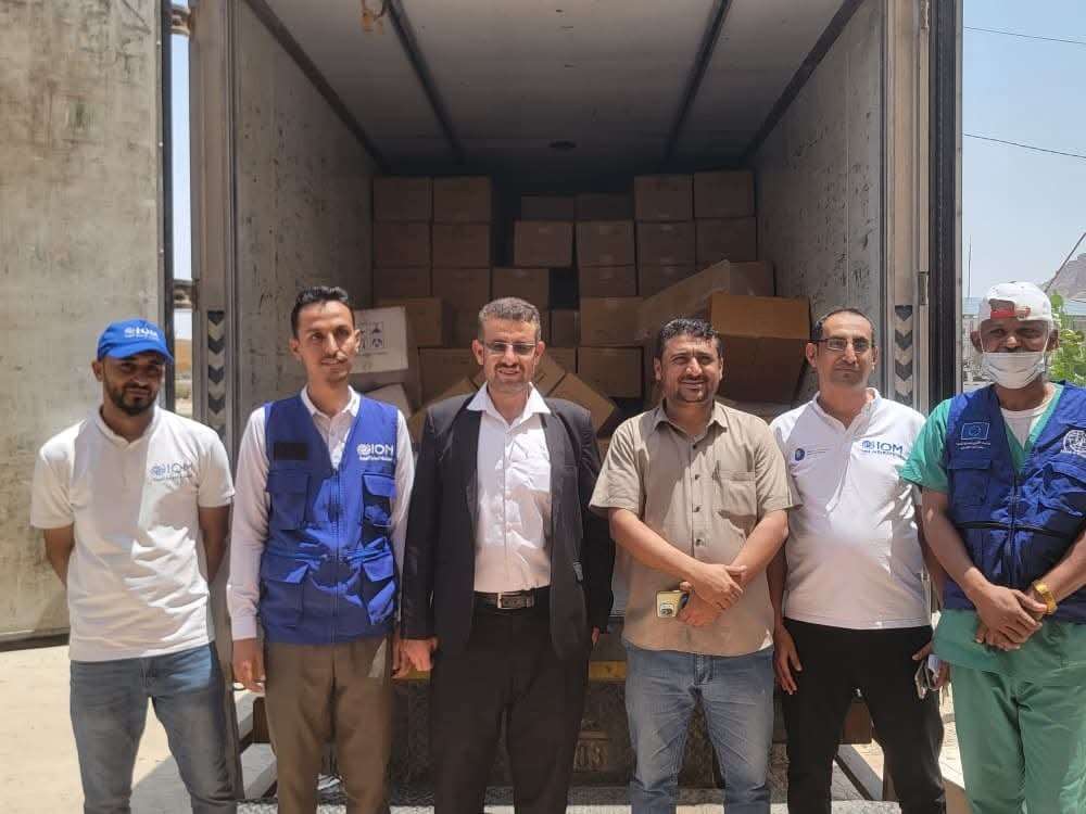 المنظمة الدولية للهجرة تدعم مركز معالجة الإسهالات عتق بالأدوية الأساسية.&nbsp;