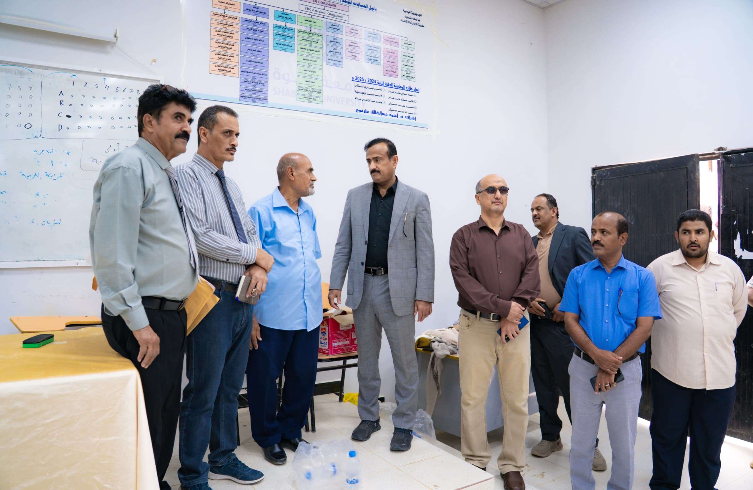 المحافظ، وباسردة يدشّنان امتحانات القبول بكليتي الإدارة والحاسوب بجامعة شبوة.
