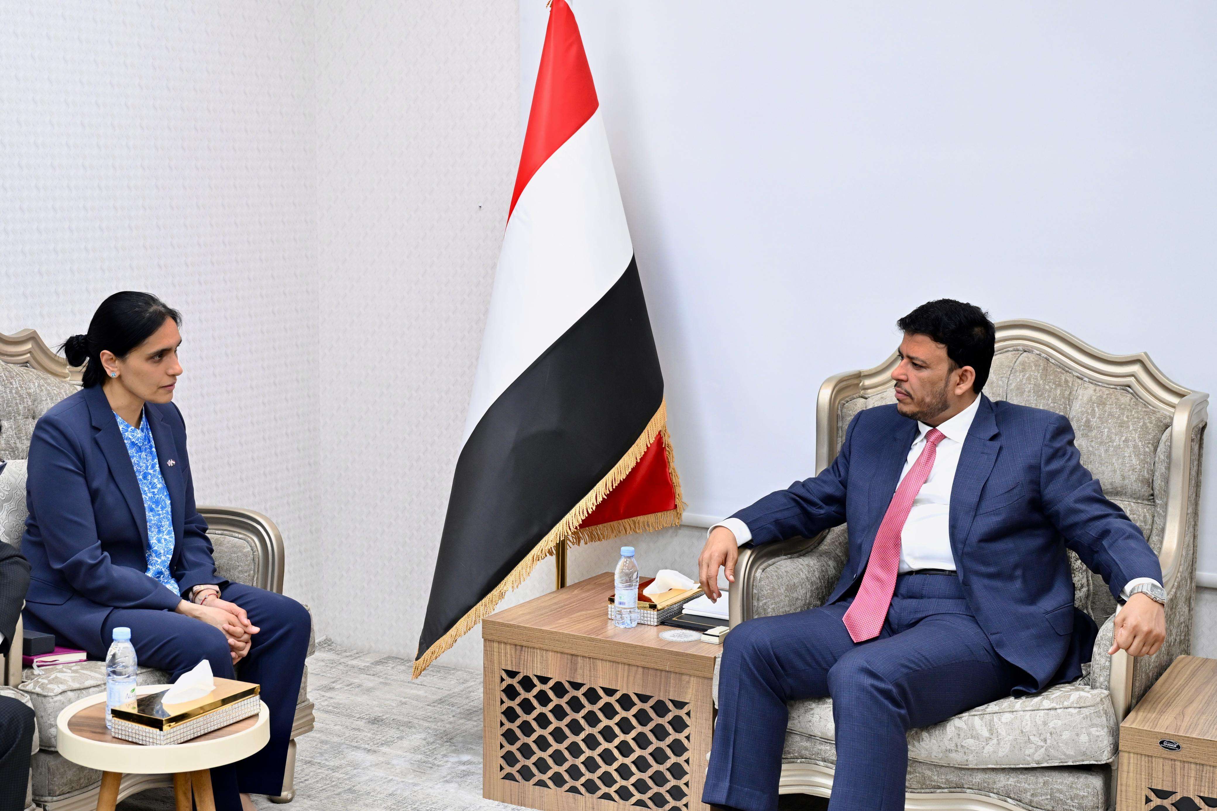 عضو مجلس القيادة الدكتور عبدالله العليمي يبحث مع السفيرة البريطانية مستجدات الأوضاع على الساحة الوطنية