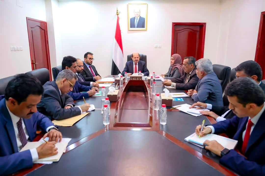 اللجنة الوزارية للإصلاح المؤسسي تعقد اجتماعها الأول في عدن برئاسة رئيس الوزراء اللجنة الوزارية للإصلاح المؤسسي تعقد اجتماعها الأول في عدن برئاسة رئيس الوزراء