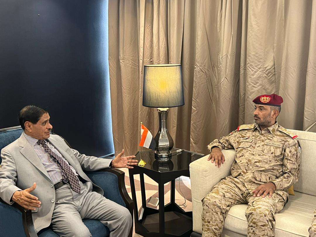 عضو مجلس القيادة الرئاسي البحسني يوجه رئاسة الأركان العامة بتنفيذ نزولات ميدانية مفاجئة لتفتيش الألوية والوحدات العسكرية