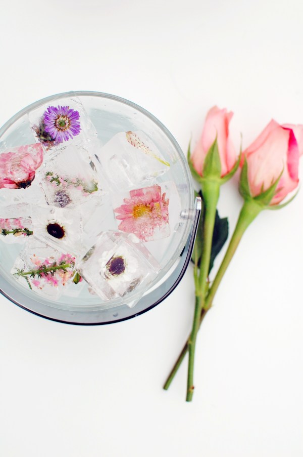 How to Make Floral Ice Cubes & Sparkling RosemaryRosé Cocktail
