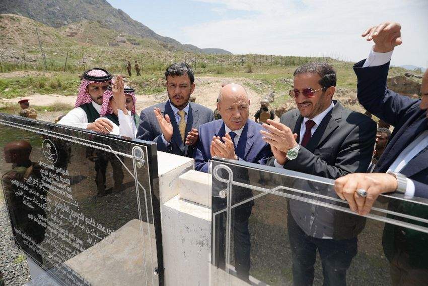 رئيس مجلس القيادة وعضوا المجلس عبدالله العليمي وعثمان مجلي يضعون حجر اساس عدد من المشاريع بتعز رئيس مجلس القيادة وعضوا المجلس عبدالله العليمي وعثمان مجلي يضعون حجر اساس عدد من المشاريع بتعز