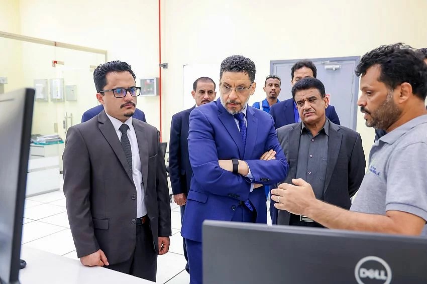رئيس الوزراء يوجه بعدد من الحلول الاسعافية العاجلة لمعالجة انقطاعات الكهرباء في عدن
