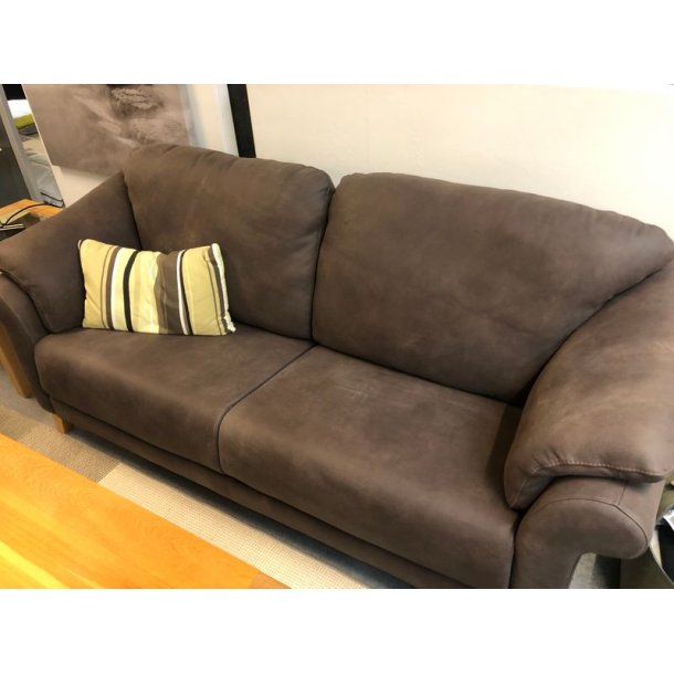 They're not the same thing. Trend Basilia Sofa 3 + 2 + 1 pers. - LÃ¦der Nubuck - Sofa