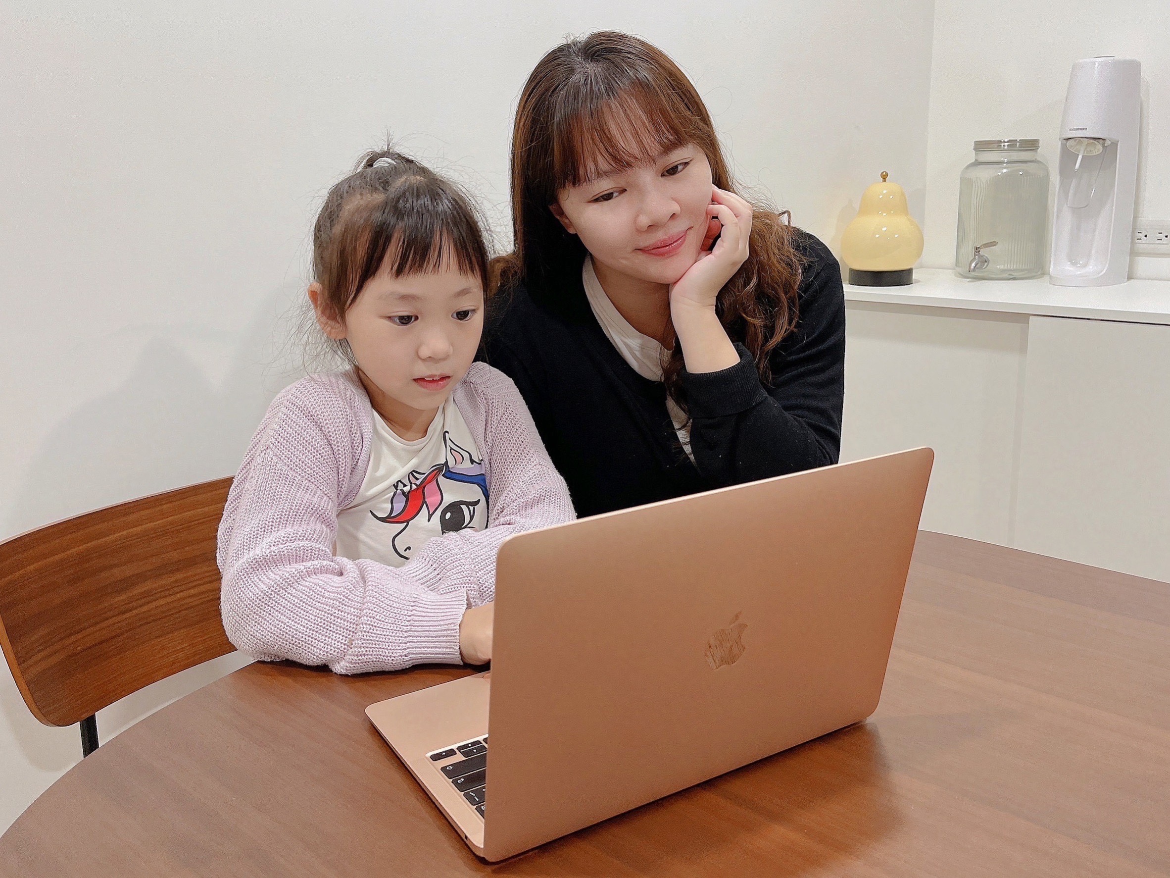 OneClass真人Live家教｜國小到高中！課程多元！一對一客製化教學