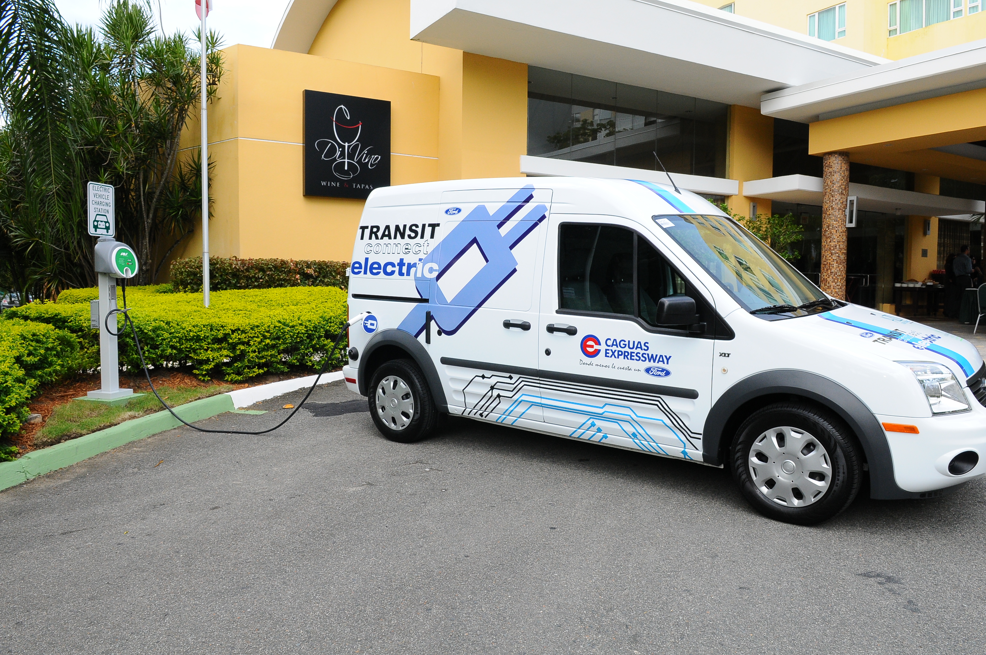 Verdanza apoya el uso de autos eléctricos Sin Comillas