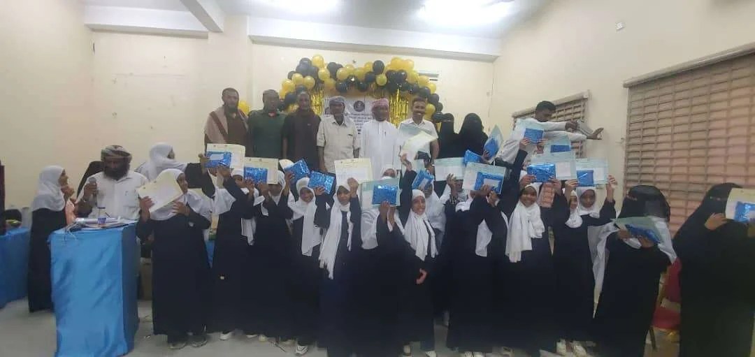 انتقالي حديبو يكرّم أوائل الطالبات في مجمع الكويت التربوي للبنات انتقالي حديبو يكرّم أوائل الطالبات في مجمع الكويت التربوي للبنات