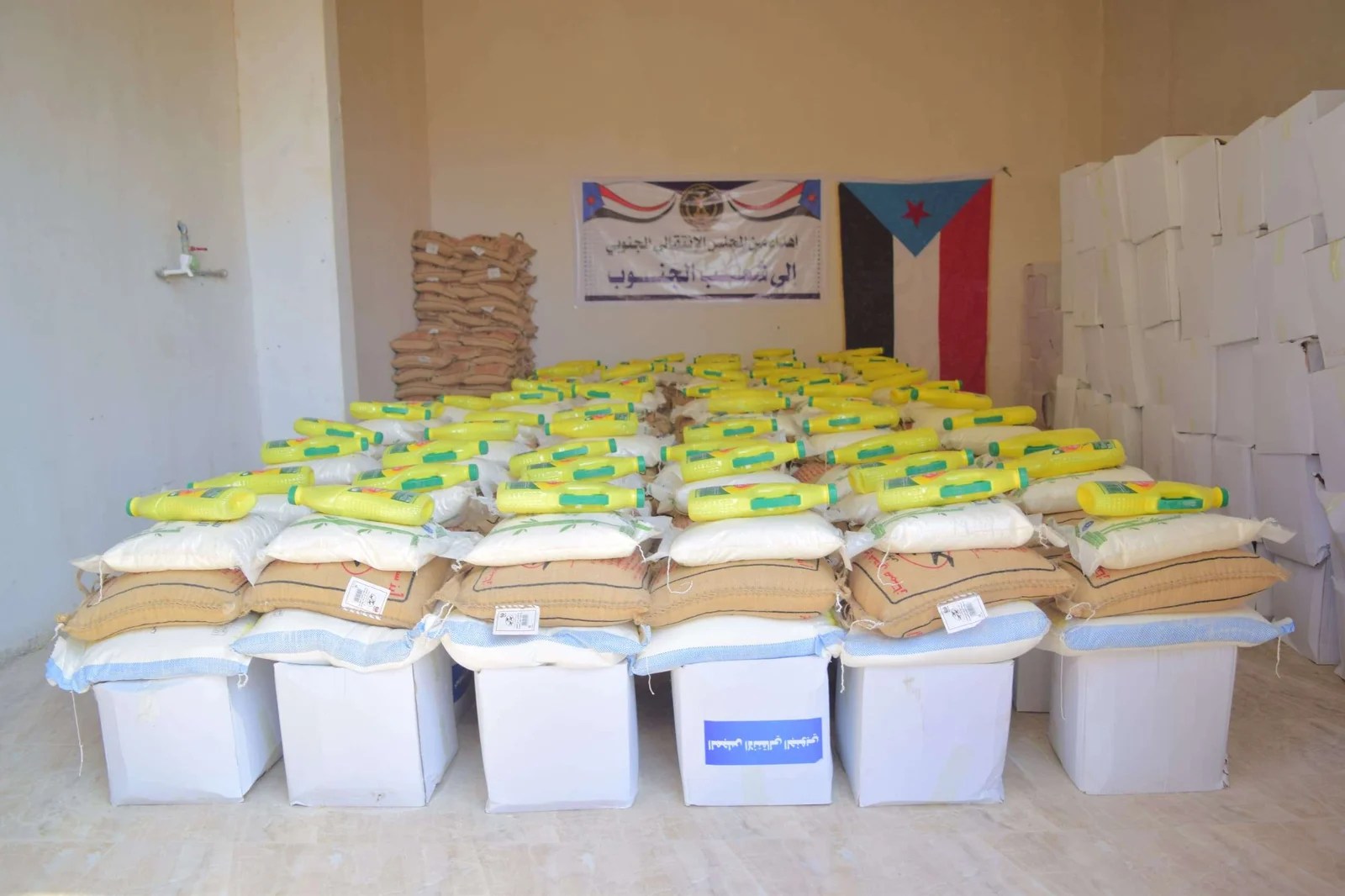 مقدمة من الرئيس الزُبيدي.. انتقالي شبام يدشّن توزيع السلال الغذائية للأسر الأشد احتياجًا