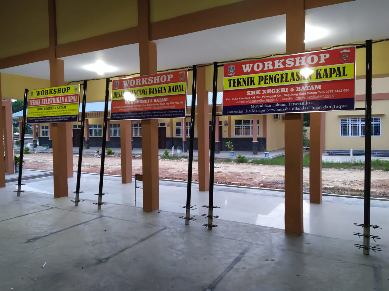 Dikatakan husnul, setiap kabupaten/kota di kalsel mendapatkan 18 buah papan nama yang dibagikan mulai dari jenjang tk sampai sma/smk. Pembuatan Plang Nama Jurusan Melalui Upj Pengelasan Smk Negeri 5 Batam