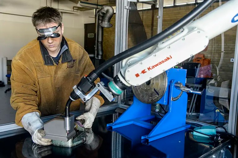 Ultimate Guide to Choosing the Right Robotic Welder for Your Business Ultimate Guide to Choosing the Right Robotic Welder for Your Business