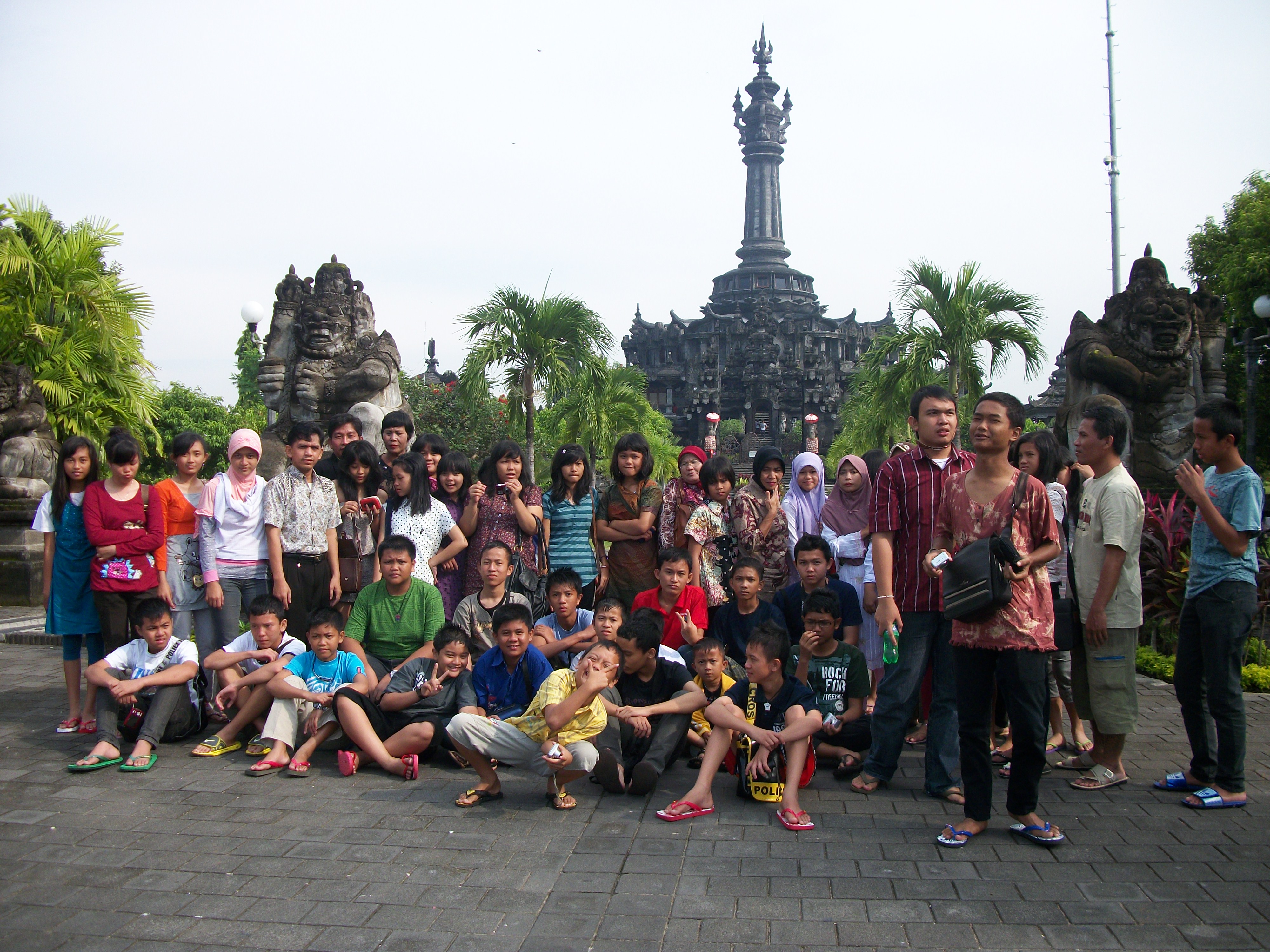 Karya tulis yang berjudul laporan study tour ke bandung . Study Tour Ke Bali 2011 Smp Negeri 19 Palembang