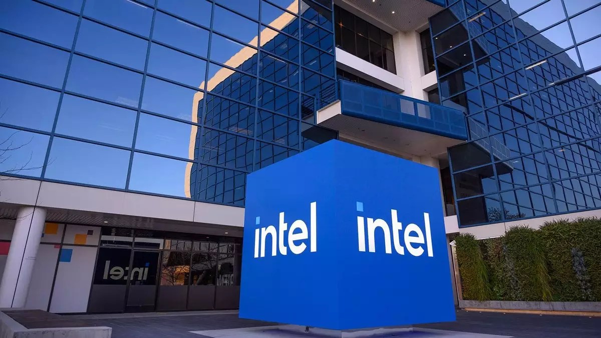 The Missed Opportunities of Intel: A Lesson in Corporate Strategy