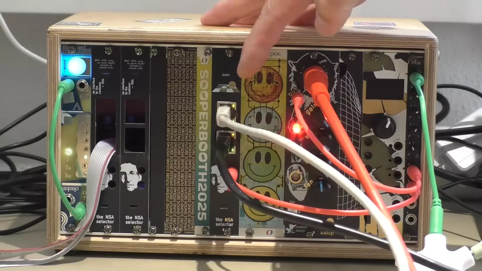 Discovering the Sonic Frontier of Cybernetic Noise: The Power of Experimental Modular Synths