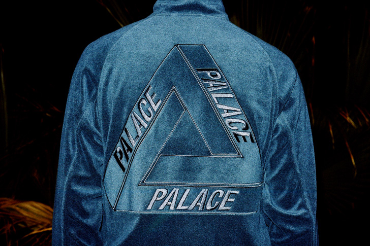 アディダス オリジナルスは、ロンドン発のスケートブランドPALACEと