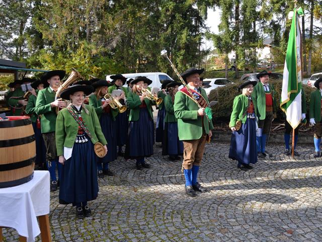 Die+Marktmusikkapelle+Telfs+leitete+zum+geselligen+Teil+der+Feier+%c3%bcber.