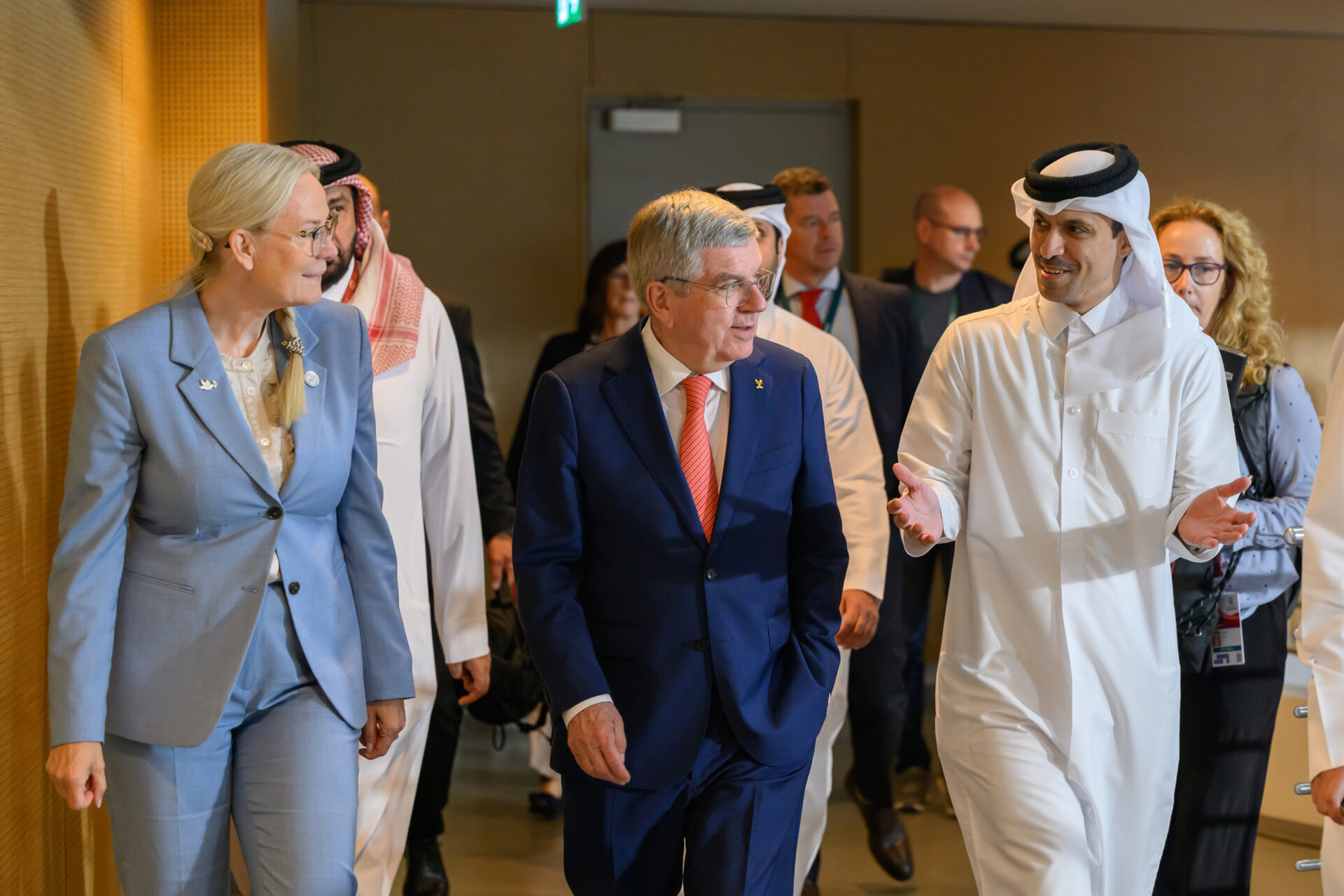 نائب رئيس اللجنة المنظمة لبطولة العالم لكرة الطاولة يستقبل رئيس اللجنة الأولمبية الدولية في صالة لوسيل