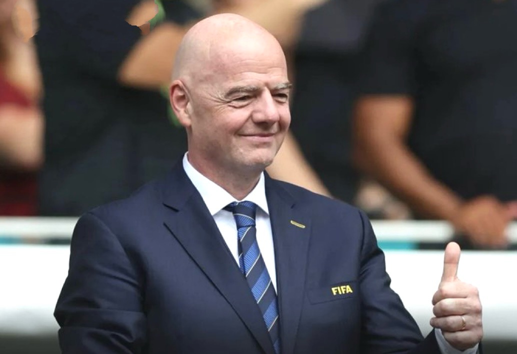 إنفانتينو رئيس الاتحاد الدولي لكرة القدم يقدم التهنئة بتأهل العنابي لمونديال 2026