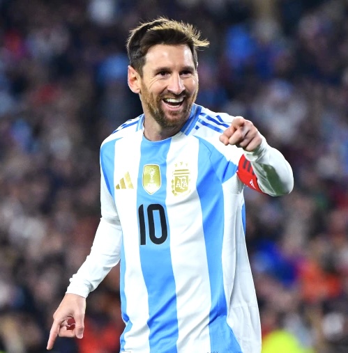 أرقام ميسي تقود منتخب بلاده للتمسك بفرصة الحفاظ على اللقب العالمي&nbsp; &nbsp;