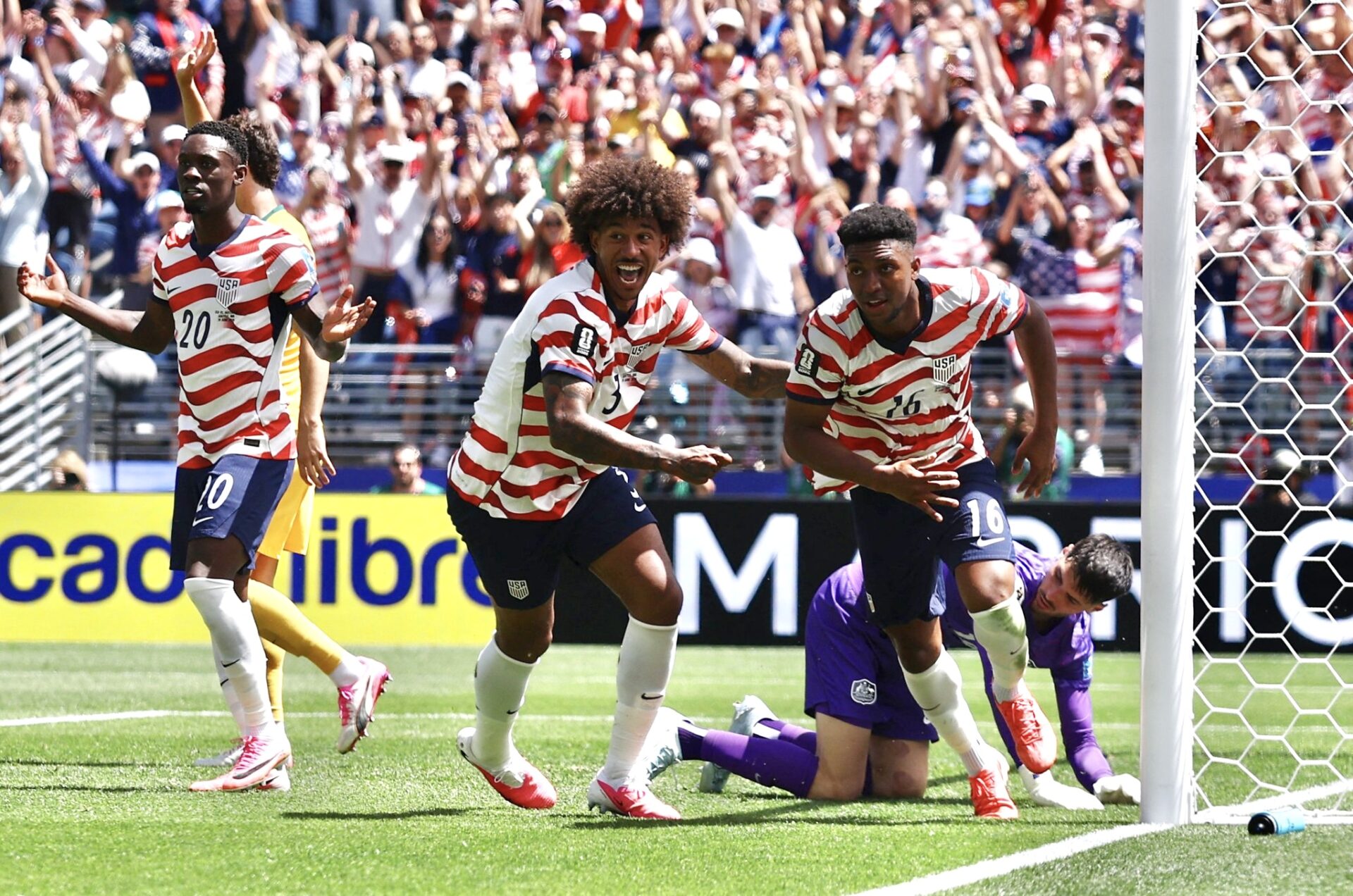 المنتخب الأمريكي يحسم تأهله لدور الـ 32 بفوزه على أستراليا بهدفين دون رد&nbsp;