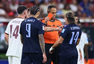 منتخب ” لا روخا ” يتأهل الى دور ال 32 بفارق أربع نقاط عن منتخب الرأس الأخضر  