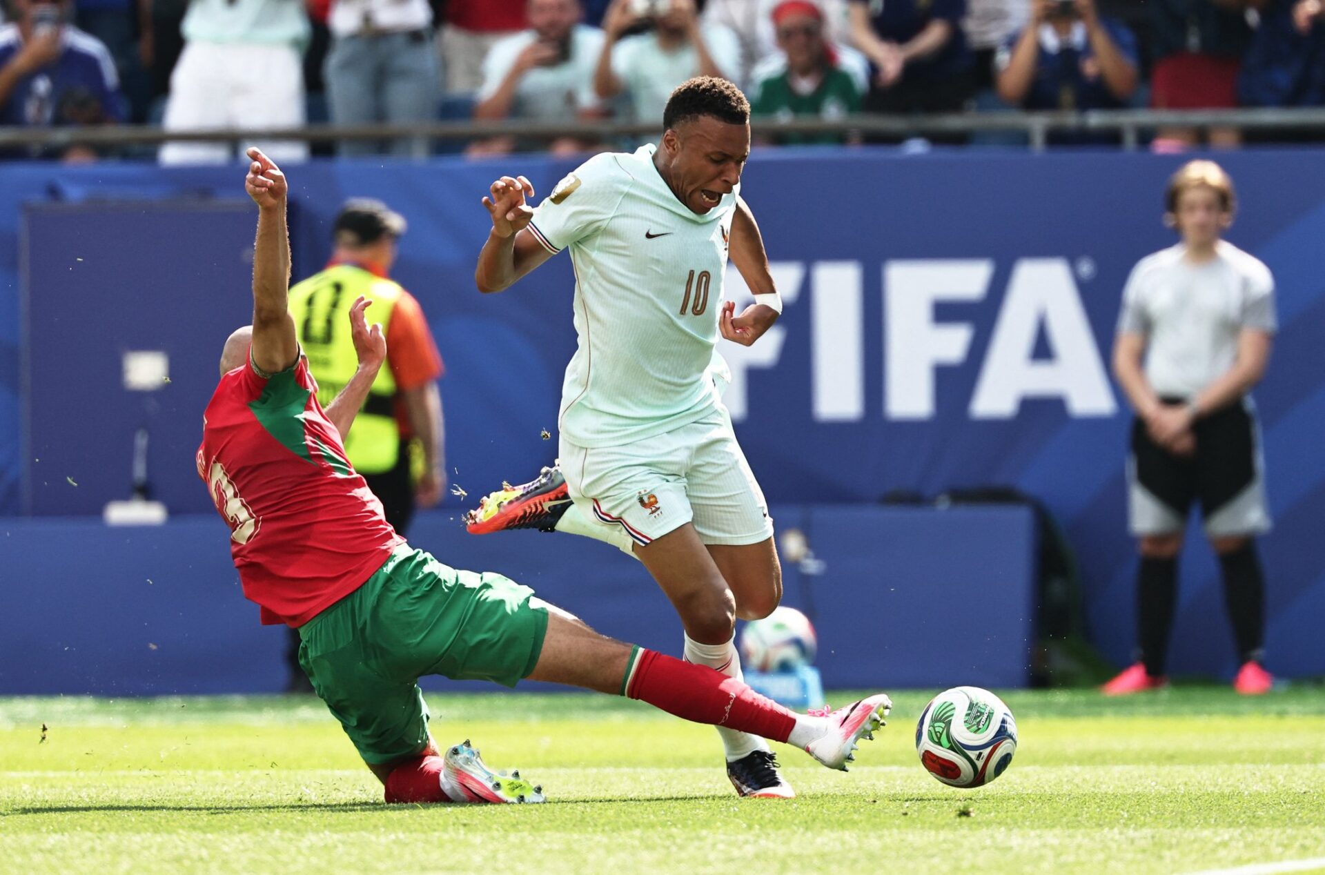 فرنسا تفوز على المغرب وتتأهل لنصف نهائي المونديال فرنسا تفوز على المغرب وتتأهل لنصف نهائي المونديال