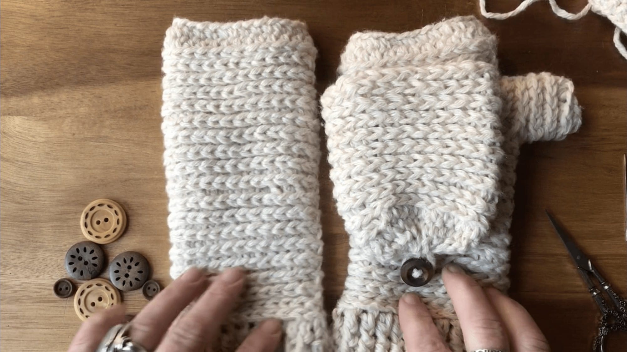 Dave king, dorling kindersley / getty images if you're looking for easy crochet patterns,. How To Crochet Mittens Step By Step Crochet Tutorial With Video By Stardust Gold Crochet Stardust Gold Crochet