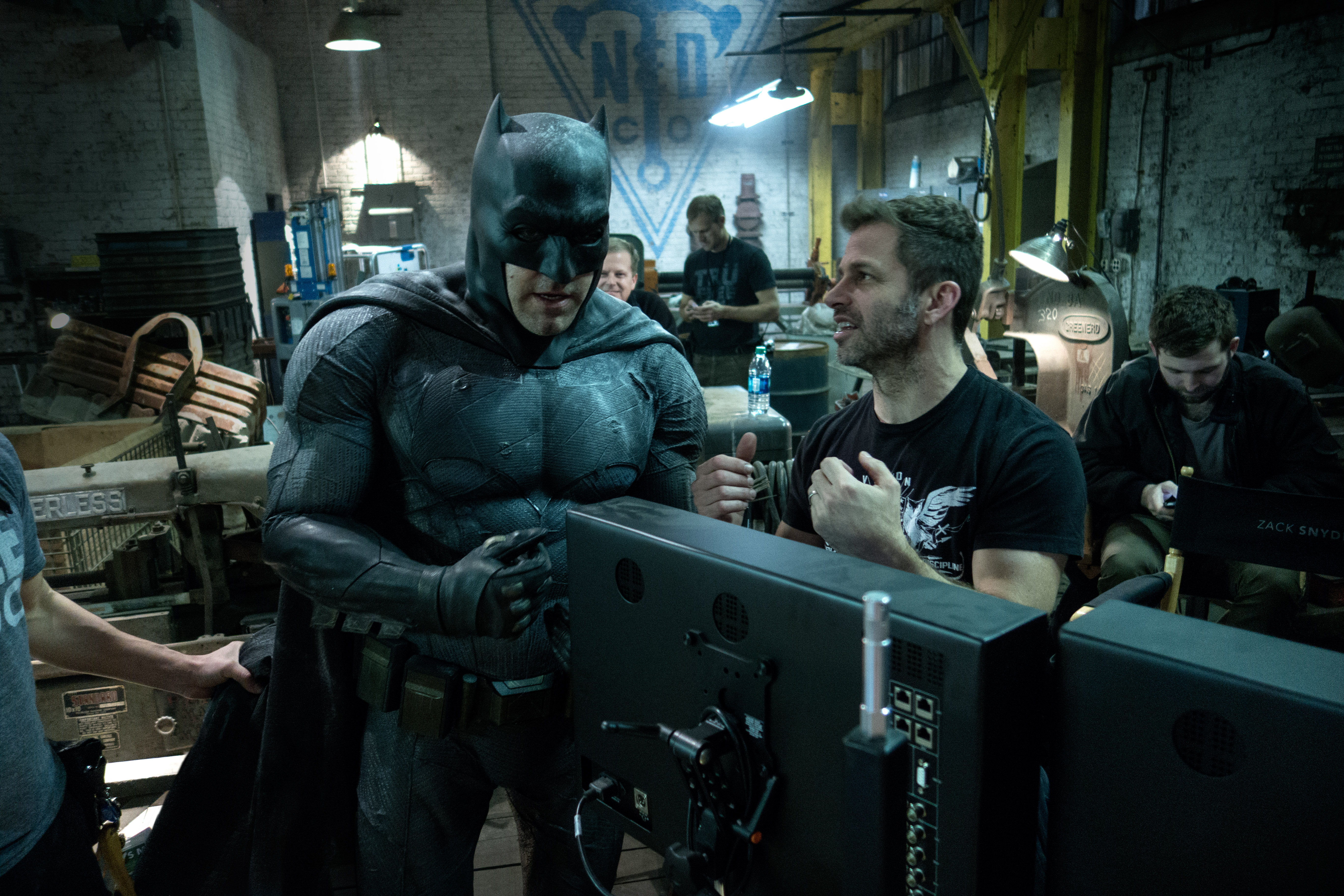 Batman V Superman Dawn Of Justice Behind The Scenes Access Online