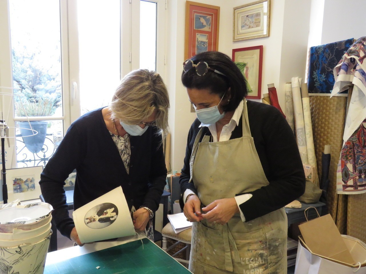 A Meaux Elle Organise Des Ateliers Pour Fabriquer Soi Meme Ses Propres Abat Jour La Marne