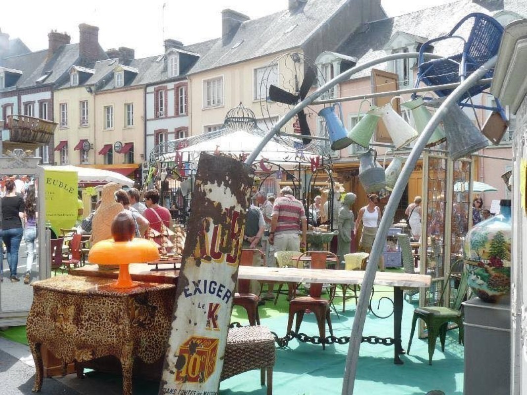 Il Faudra Un Pass Sanitaire Pour Exposer Et Acceder A La Celebre Brocante De La Haye Du Puits La Presse De La Manche