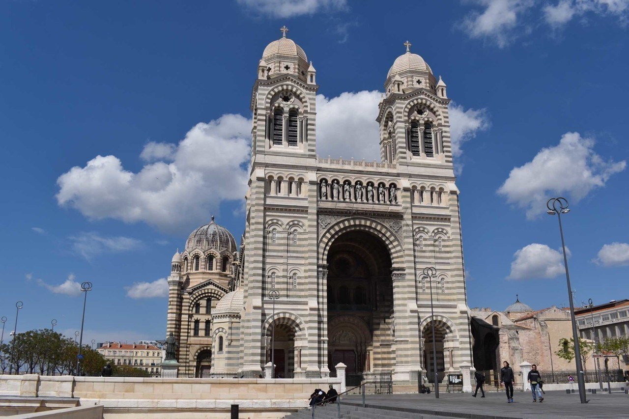 Il venait de subir une violente agression et semblait fuir. Marseille Un Couple Victime D Une Agression D Une Extreme Violence Digne D Orange Mecanique Actu Marseille