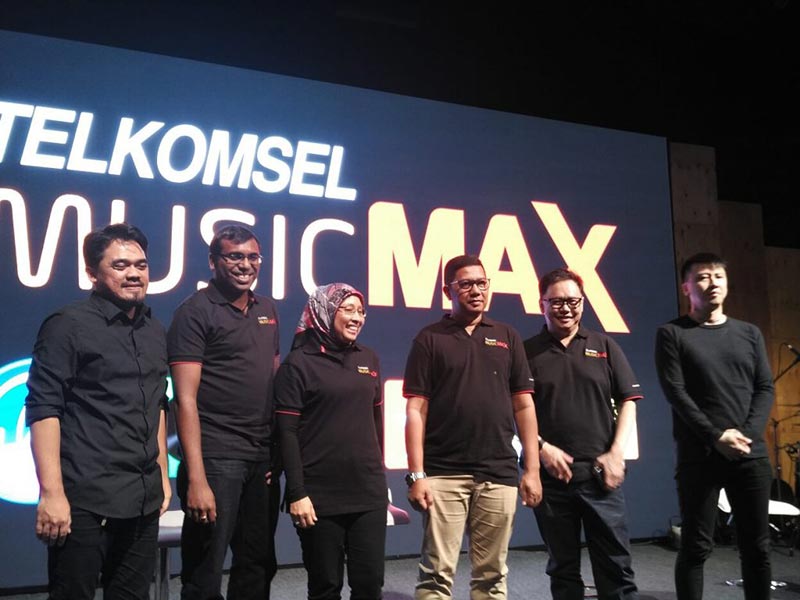 Paket musicmax memberikan kuota music streaming hingga 2 gb untuk mengakses aplikasi langitmusik premium, joox, smule, guvera, prambors fm, . Musicmax Paket Bundling 6 Aplikasi Musik Streaming