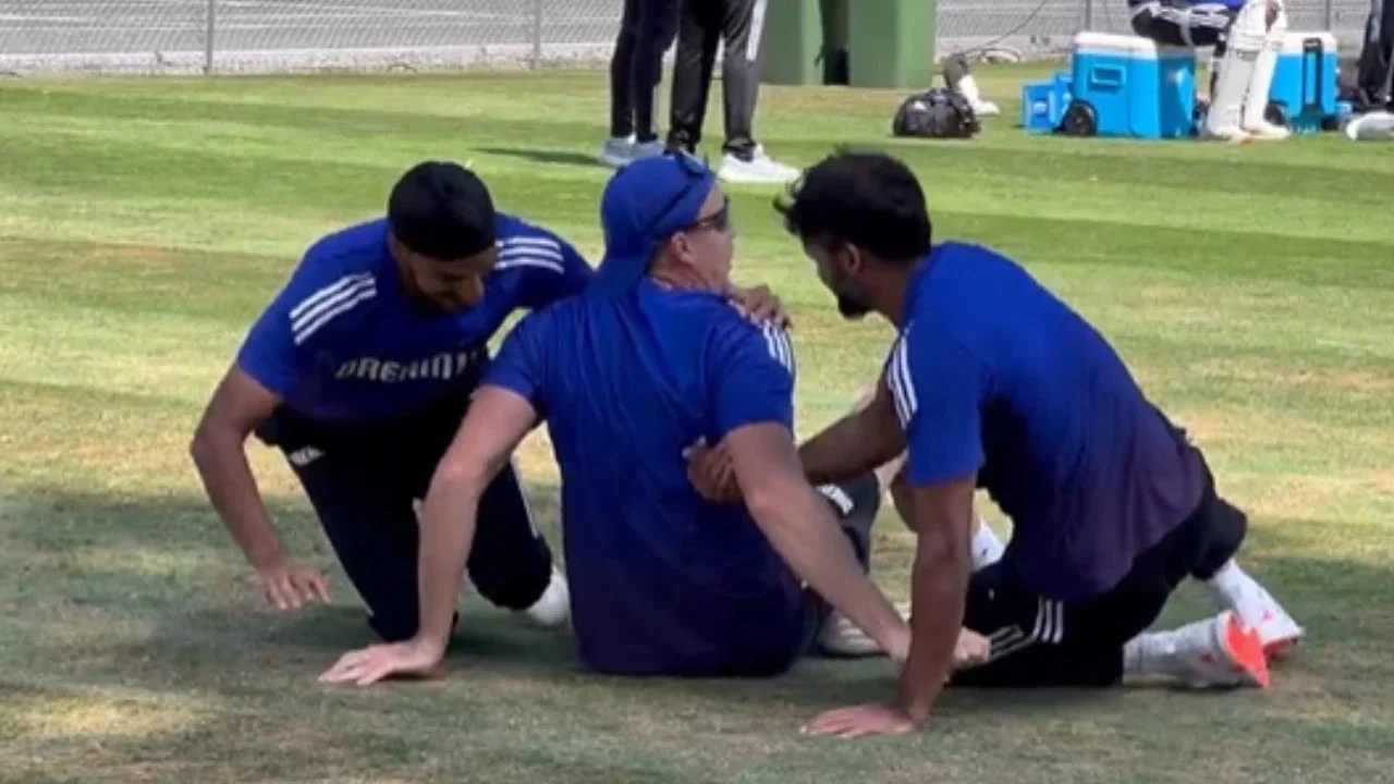 Watch: Morne Morkel physically attacked by Arshdeep Singh, Akash Deep in WWE-style 2-on-1 handicap brawl Watch: Morne Morkel physically attacked by Arshdeep Singh, Akash Deep in WWE-style 2-on-1 handicap brawl