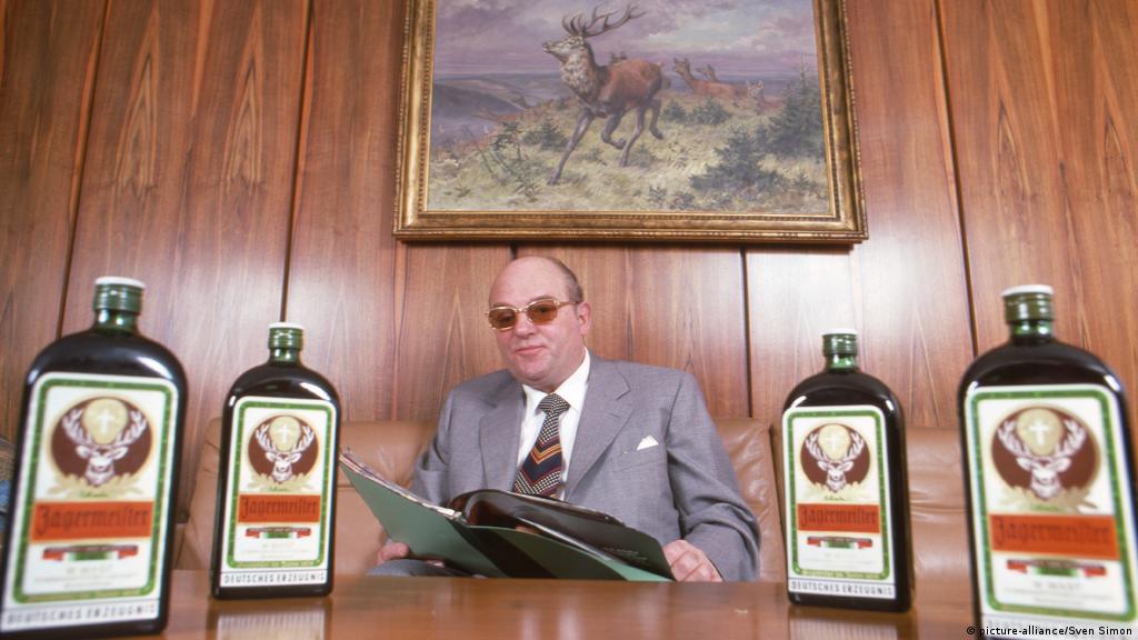 In 1973, eintracht braunschweig became the first bundesliga team to place a sponsor's logo on its jersey, although the team rejected a related proposal to rename itself eintracht jägermeister. Es Begann Mit Einem Hirschgeweih Sport Dw 29 03 2013