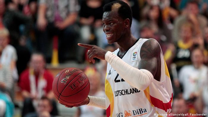 Dennis Schroder Game Shoes - Dennis Schroder All About The Basketball Sports German Football And Major International Sports News Dw 28 08 2015