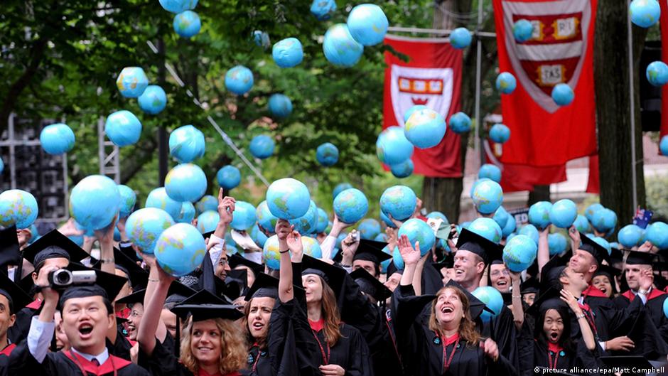 Sau e cu note ca la . Vor Provoca StudenÈii Americani O NouÄ CrizÄ FinanciarÄ Global Dw 10 01 2019