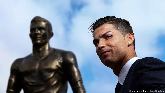 Cristiano Ronaldo The Divisive Superstar Sports German Football And Major International Sports News Dw 10 01 2015