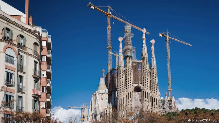 Nach mehr als 40 jahren arbeit daran verunglückte er am 10. Sagrada Familia Gaudis Lebenswerk Soll 2026 Fertig Werden Kunst Dw 23 10 2015