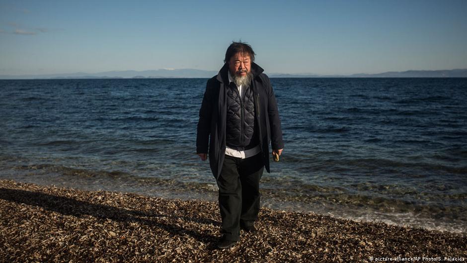 Ai Weiwei Provocatively Poses As Drowned Syrian Refugee Boy Arts Dw 01 02 2016