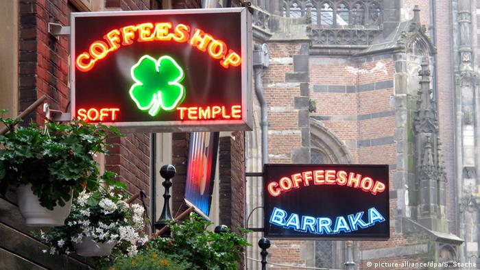 Amsterdam Cannabis Cafes Fear Foreign Tourist Ban Amid Covid Recovery Dw Travel Dw 01 11 2021