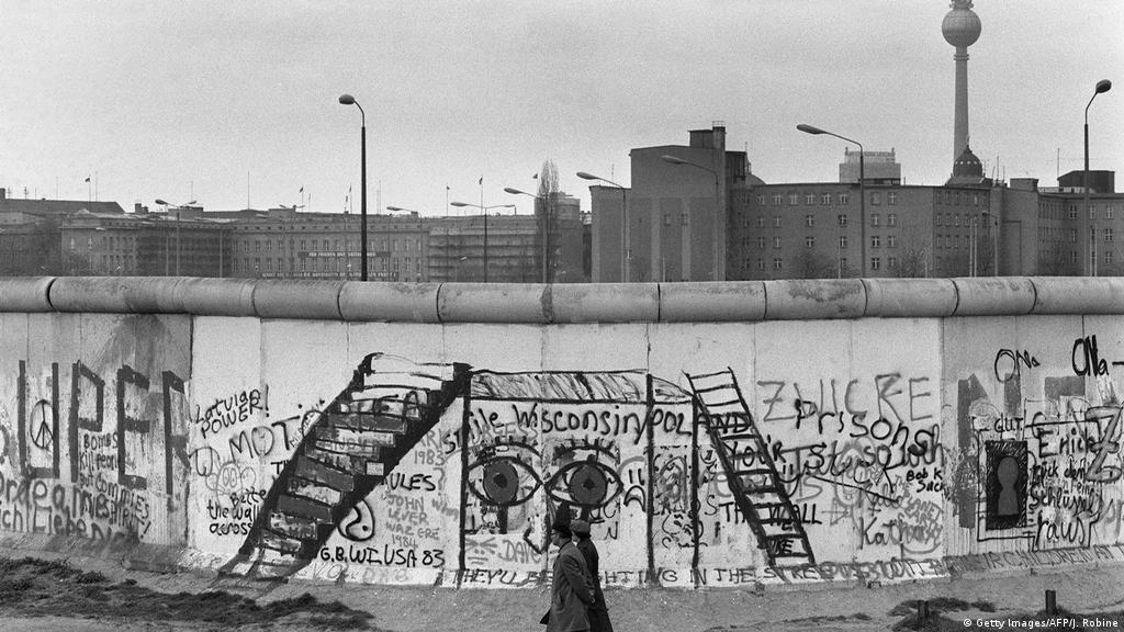 Love is a word whose meanings seem to be known to all of us. Germany Remembers Rise Of The Berlin Wall 56 Years On News Dw 13 08 2017