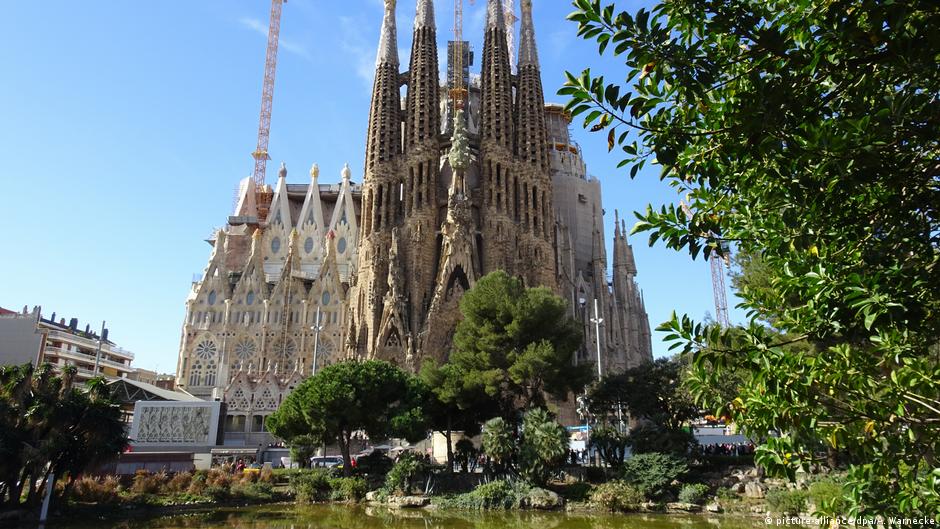 The foundation stone of this colossal basilica was laid in 1882, and building work . Barcelona S Sagrada Familia Cordoned Off By Catalan Police In Anti Terror Operation News Dw 12 09 2017
