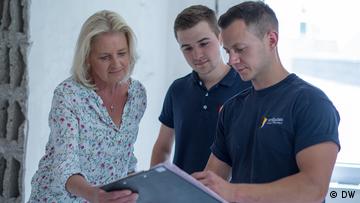 Vorlage für eine reinigungskraft, putzfrau/mann oder für andere mitarbeiter ihres reinigungsunternehmens. Der Arbeitszettel | Sanierungen | DW Deutsch Lernen