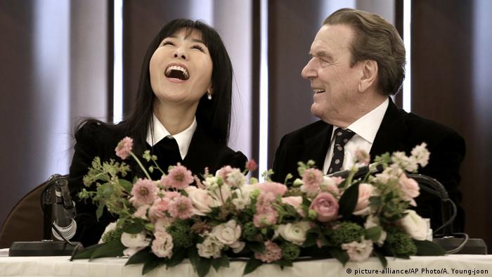 Screenshot funke mediengruppe gerhard schröder wird immer weiter isoliert Former German Chancellor Gerhard Schroder To Wed For Fifth Time News Dw 25 01 2018