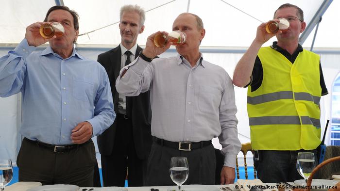 Putin also shared a beer with then russian president dmitry medvedev while visiting moscow’s popular ‘zhiguli’ bar. Who Are The Allies Of Vladmir Putin And Russia In Germany Germany News And In Depth Reporting From Berlin And Beyond Dw 28 03 2018