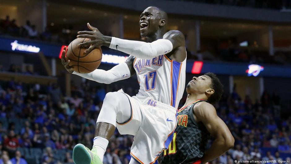 The house schroder just bought, isn't just a house, it's a mansion that has everything you'd want. Germany Thieves Steal 500 000 Worth Of Items From Nba Star Dennis Schroder S House News Dw 07 10 2019