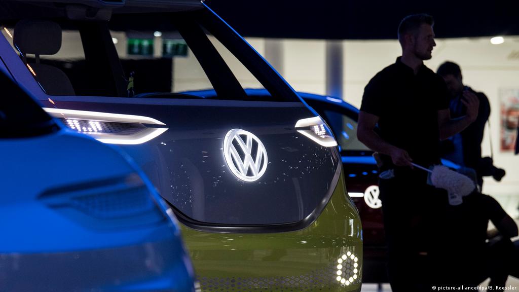 The success of tesla's early models such as the tesla roadster and the model s led to a collective shift i. How Volkswagen Is Gearing Up To Be An Electric Car Leader Business Economy And Finance News From A German Perspective Dw 16 11 2018