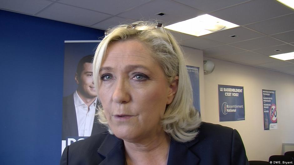 Find the perfect the young with marine le pen stock photos and editorial news pictures from getty images. France S Marine Le Pen Stokes Anti Eu Sentiment Europe News And Current Affairs From Around The Continent Dw 22 02 2019